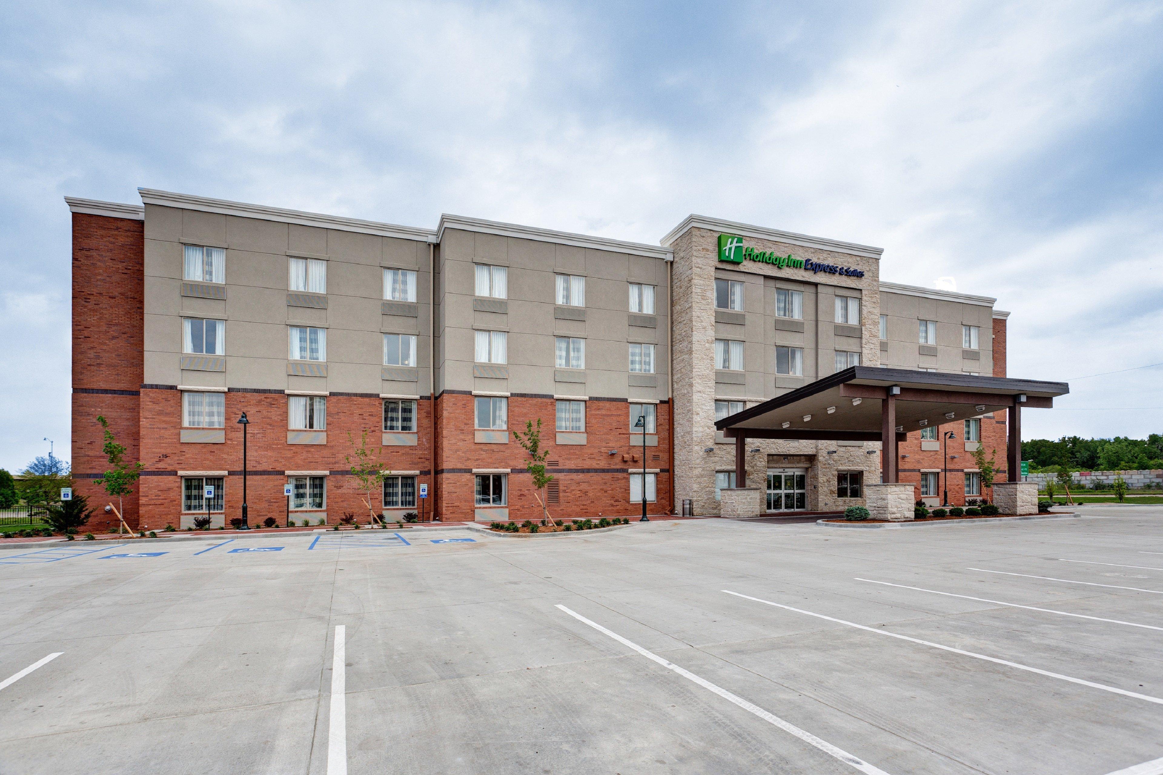 Holiday Inn Express & Suites Manhattan By Ihg Zewnętrze zdjęcie