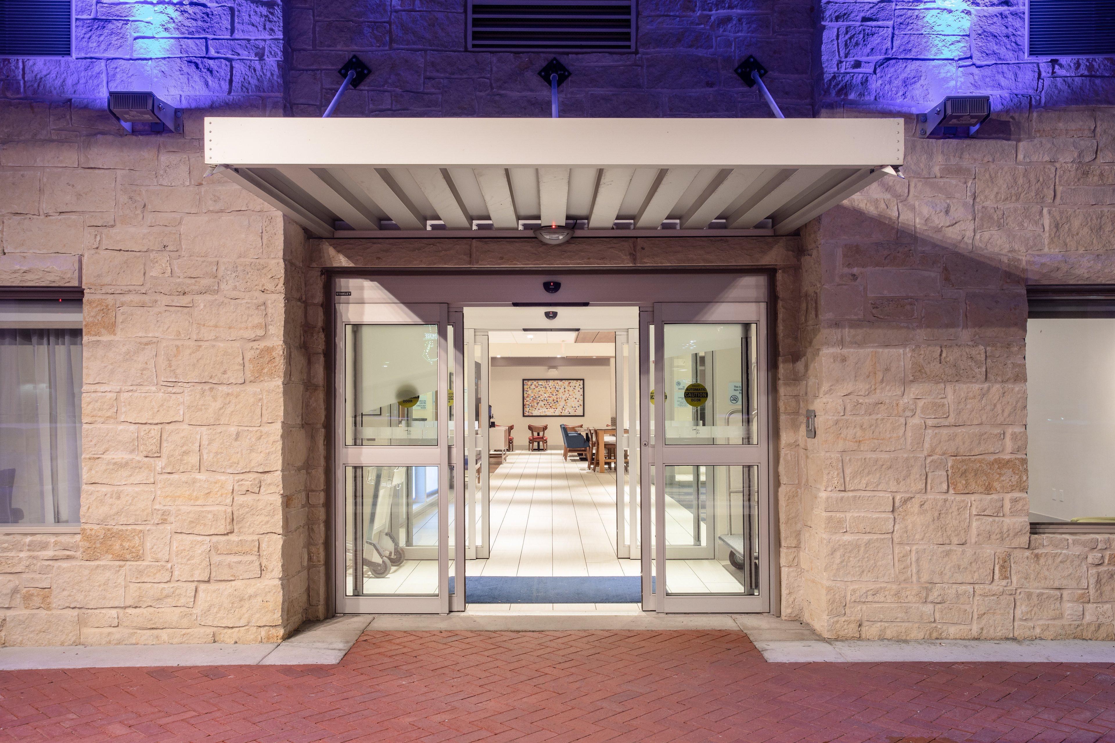 Holiday Inn Express & Suites Manhattan By Ihg Zewnętrze zdjęcie