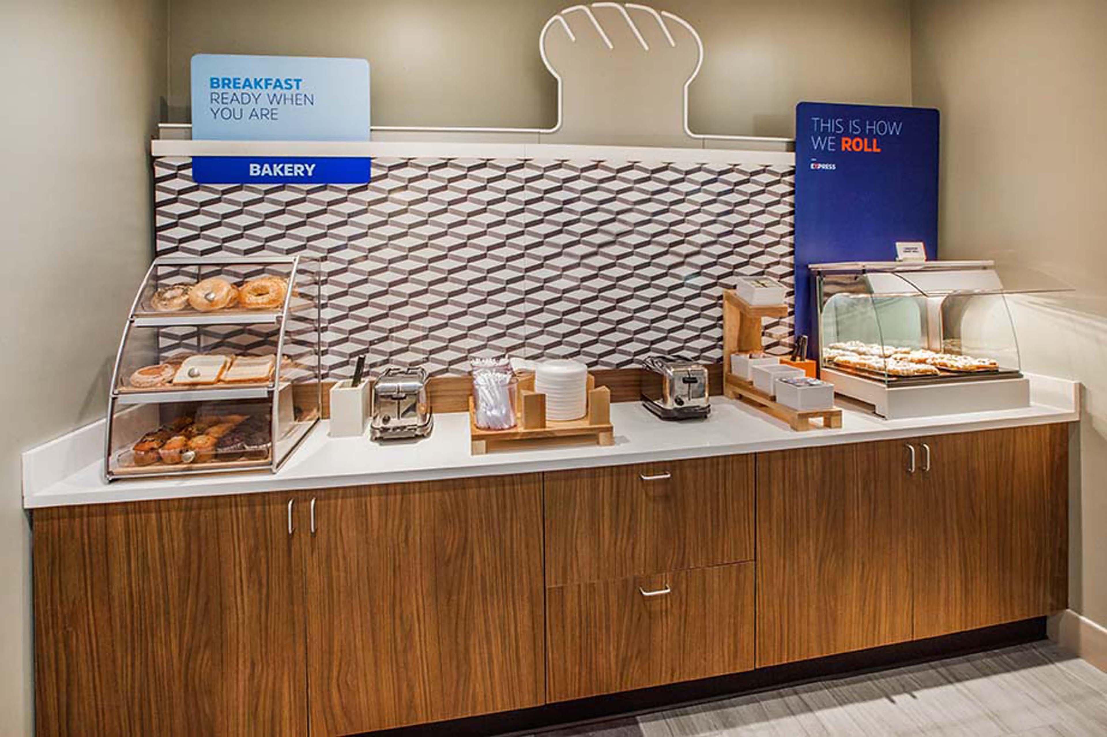 Holiday Inn Express & Suites Manhattan By Ihg Zewnętrze zdjęcie